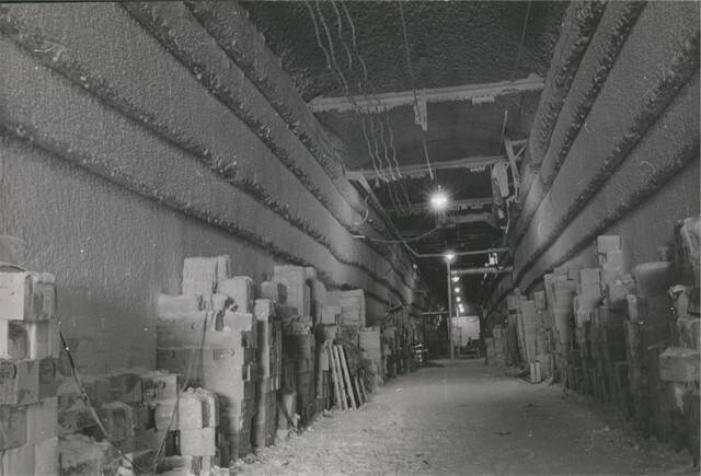 Фотография. Главный подснежный тоннель антарктической станции Бэрд .