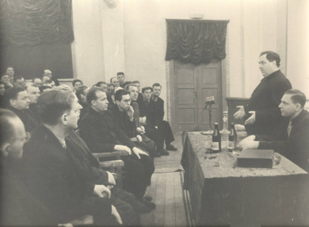 Фото: Г.М. Маленков выступает на собрании актива города Новотроицка. Январь 1957 года