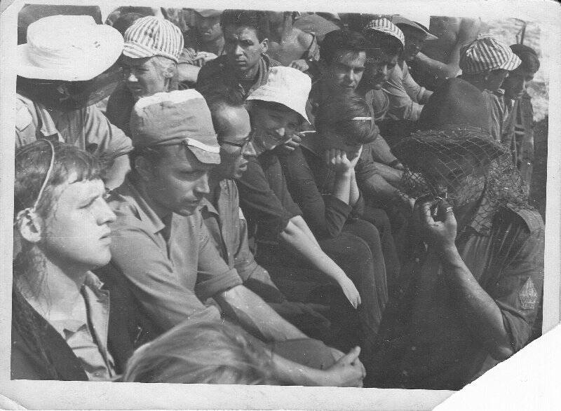 Фотография Командиры отрядов перед высадкой на берег Пасола. Июль 1966 г. Строительства Стрежевого