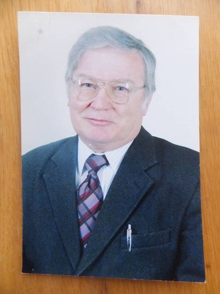 Фото. Демидов Виктор Фёдорович, врач физиотерапевт Катайской ЦРБ, 2000-е годы.