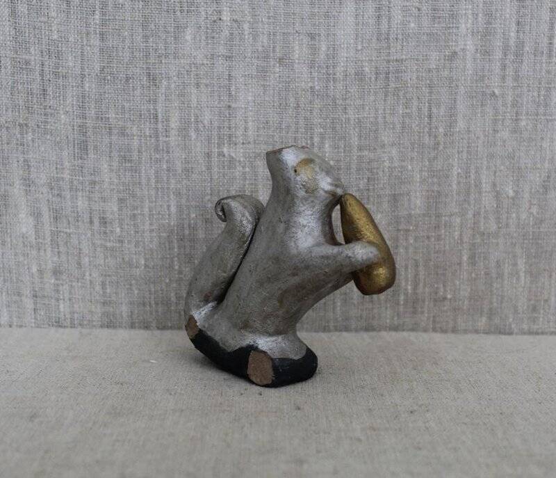 Каргопольская глиняная игрушка «Белка».