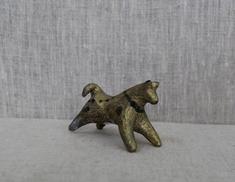 Каргопольская глиняная игрушка «Собака».