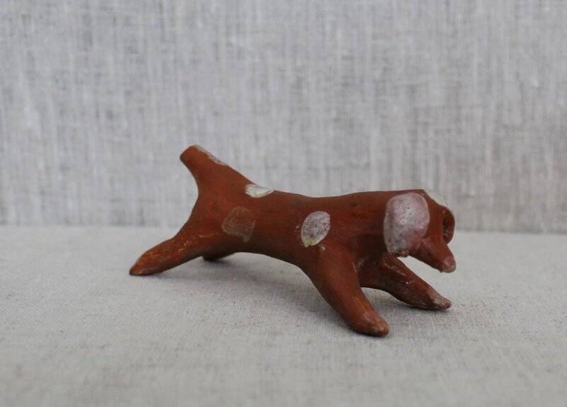 Каргопольская глиняная игрушка «Собака».