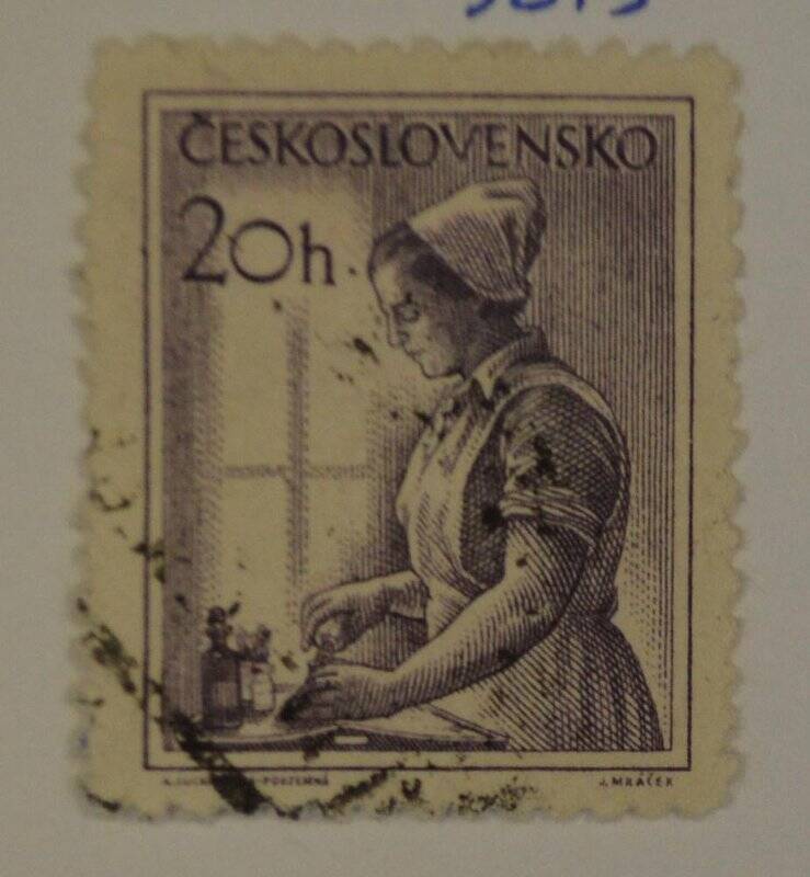 Марка почтовая. Женщина-медсестра. Из Коллекции марок Чехословацкой Социалистической республики, серии из 6-ти марок «Профессии»