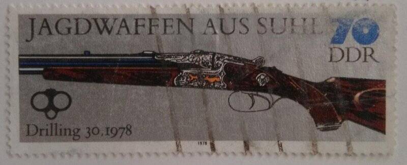 Марка почтовая. Ружье DDP. Из Коллекции марок Германской Демократической республики, серии из 2-х марок «Ружья»