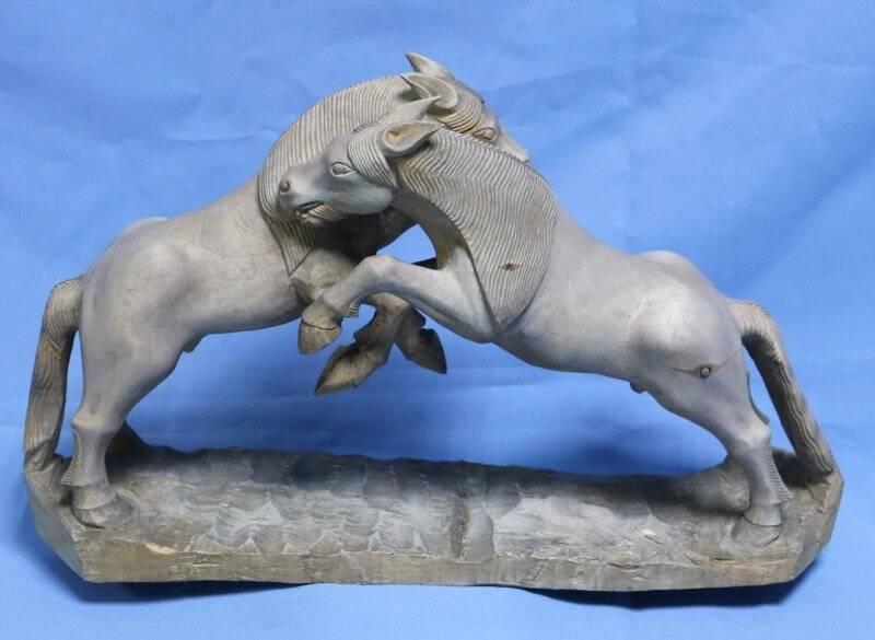 ДПИ. Скульптура малой формы.. Монгуш Ч.Х. «Дерущиеся лошади».