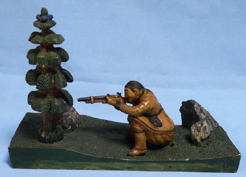 ДПИ. Скульптура малой формы.. Охотник с кремневым ружьем.