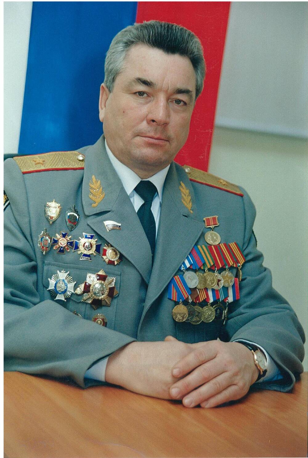 Фото цветное. Генерал-майор милиции Вальков Владимир Алексеевич, начальник ГУВД Алтайского края в 1998-2005 годах.