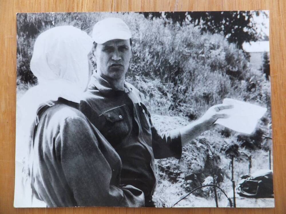 Фото. Зотин Владимир Павлович и командир дружины госплемзавода, 1970-е годы.