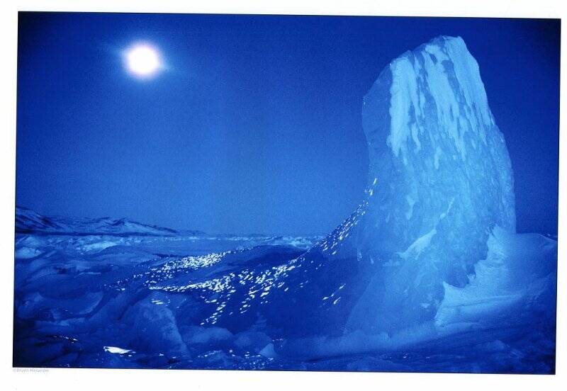 Фотография. Айсберг в лунном свете, из авторской коллекции Путь к Северу.