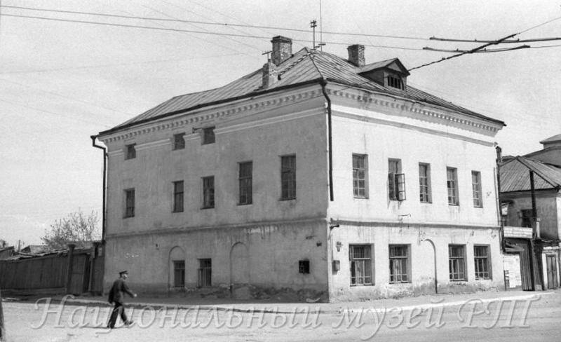 Негатив. Дом Софрона в Заречье (ныне улица Гладилова), где в 1917-м году находился штаб Красной гвардии Алафузовского завода (фоторепродукция)
