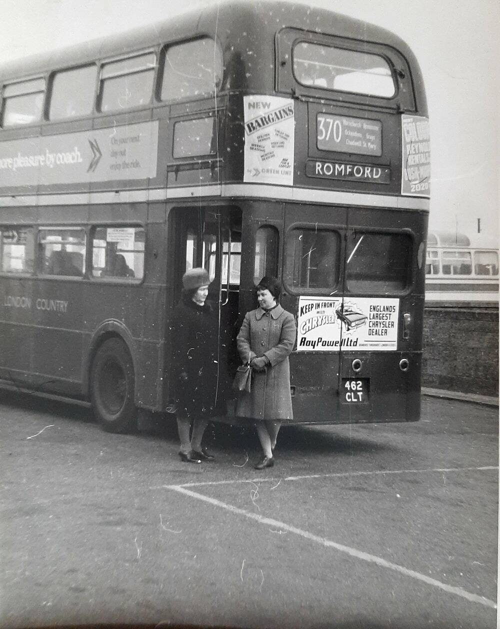 фотография. Англия. 2-хэтажные автобусы -привычный вид транспорта. ноябрь, 1973г