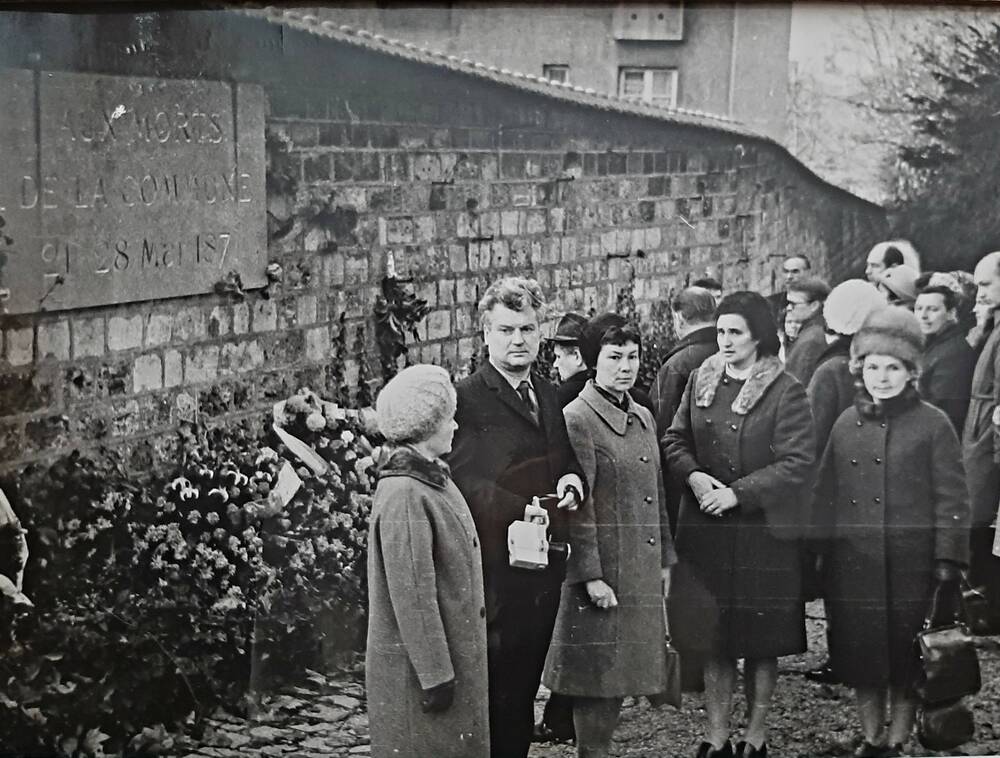 фотография. Париж Кладбище Пер Лашез у стены Коммунаров, ноябрь 1973