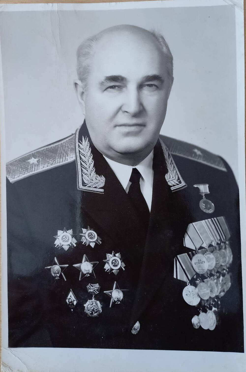 Фотография генерал-майора Ю.П. Пескова, ветерана 572-го артполка