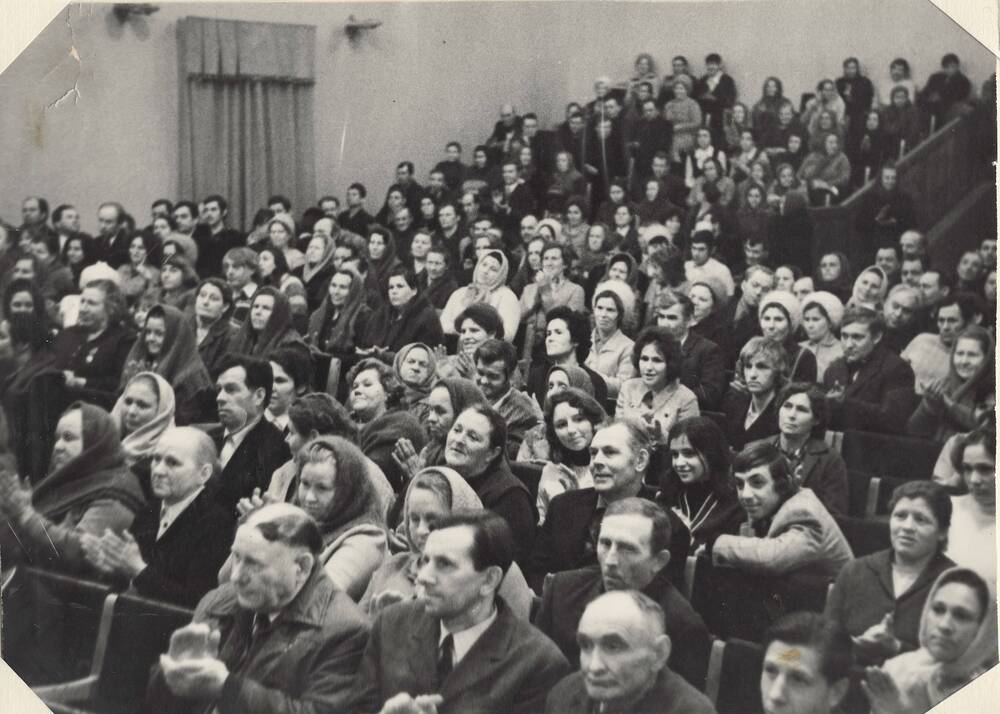 Фото-отчетное собрание колхозников в колхозе имени Ленина 1984 г.