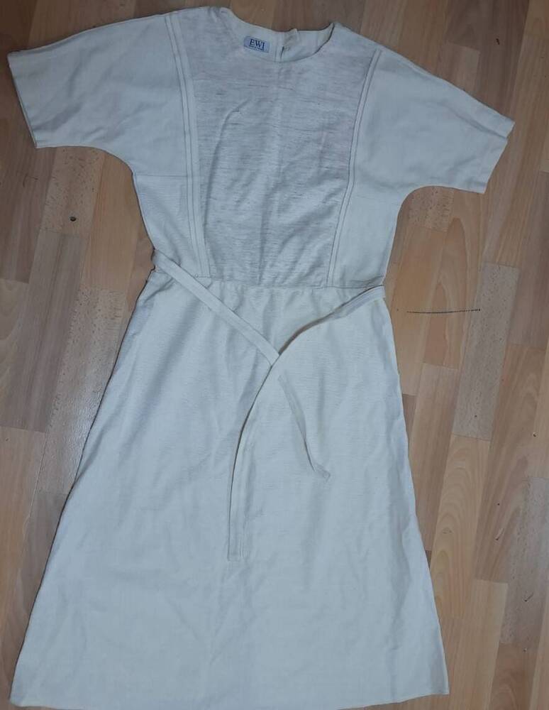 Платье летнее молочного цвета, р.38, производство Финляндия.