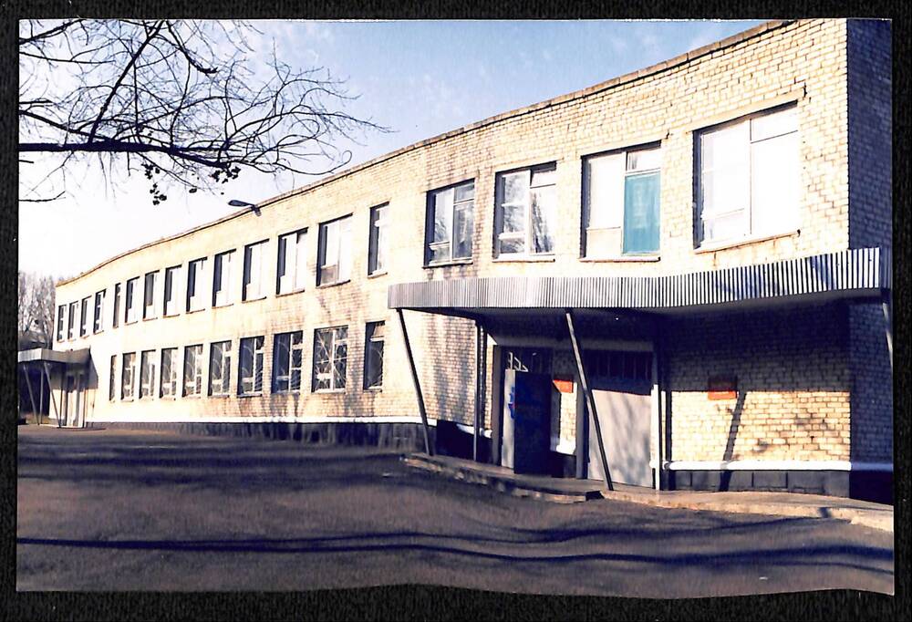 Фотография цветная. Курсантская столовая филиала Краснодарского военного авиационного института (г.Ейск). Вид справа