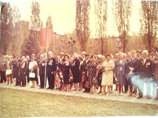 Фото из серии  Митинг на пл. Труда г. Каменск-Шахтинский 9 мая 1975 г..