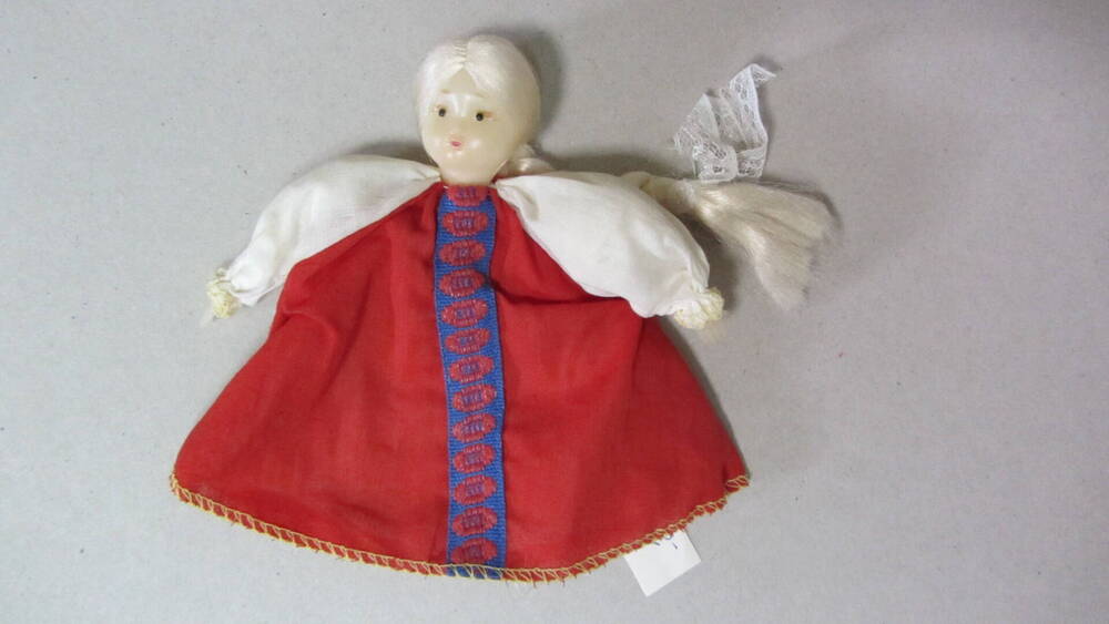 Кукла декоративная в русском костюме.