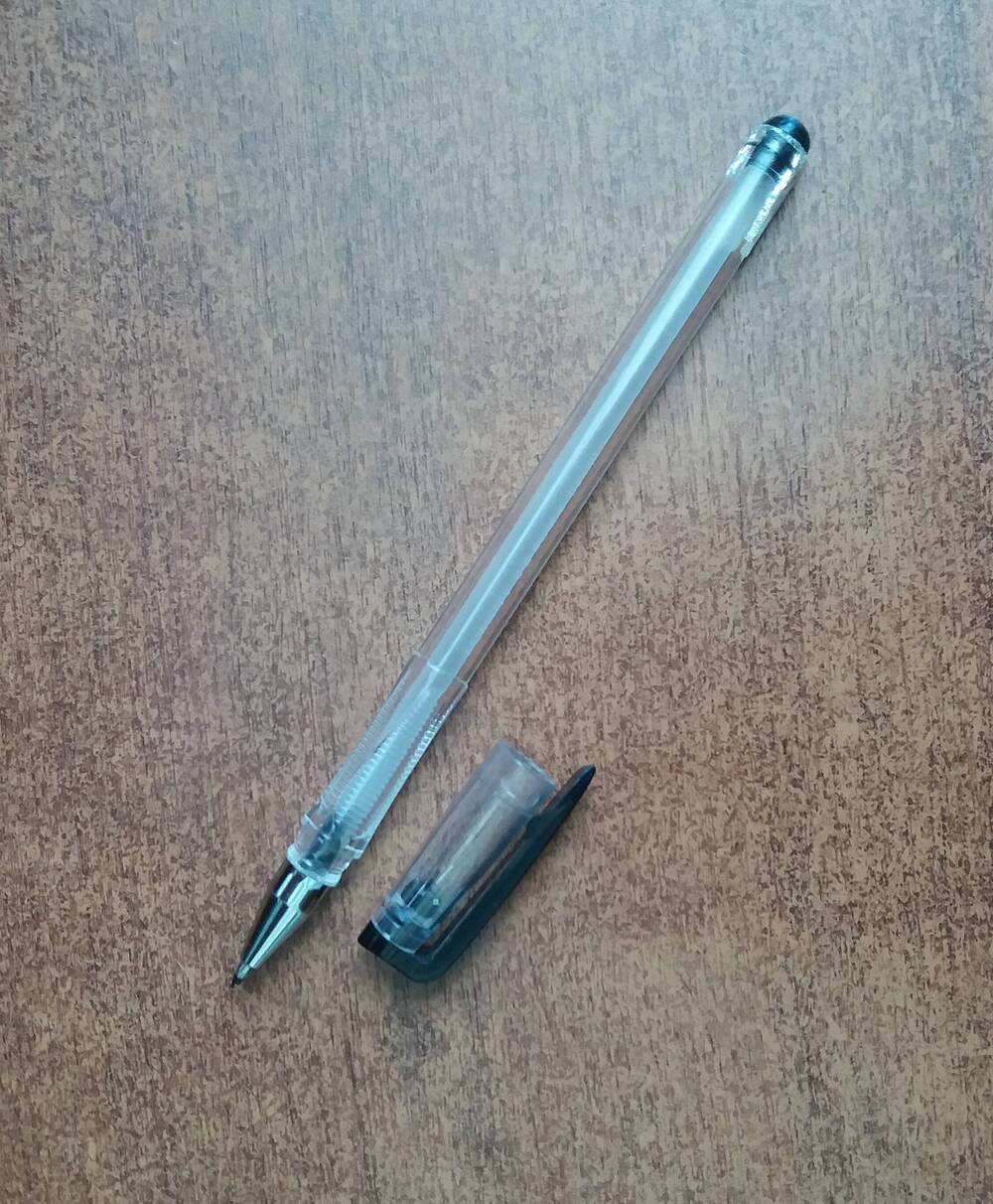 Ручка гелевая «Koskom jeller-pen» с черным наконечником.