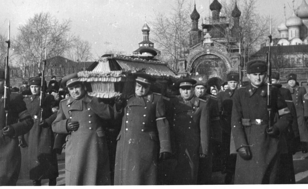 Фото. Похороны Н.П. Пухова в 1958 г. на Новодевичьем кладбище в Москве