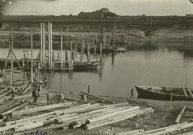 Фотография. Строительство моста через Западную Двину у Полоцка.