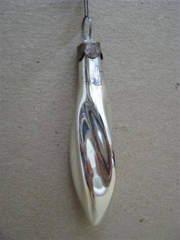 Игрушка новогодняя стеклянная Сосулька. С винтообразными гранями, окрашена эмалью серебристого цвета. СССР