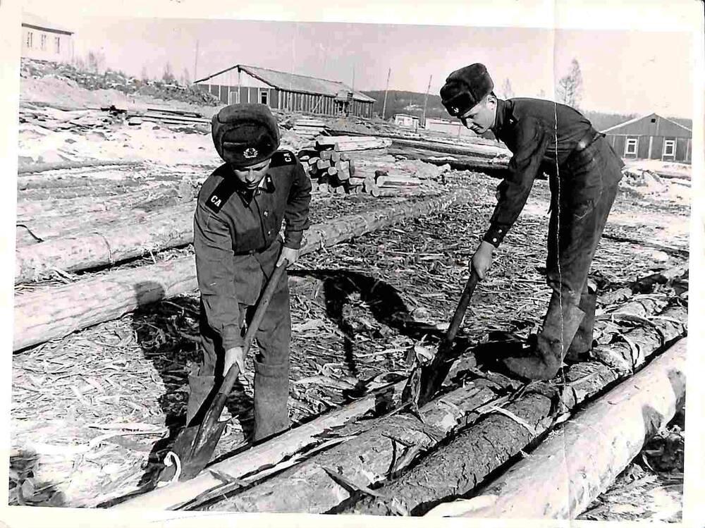 Фото. Субботник воинов-железнодорожников в/ч 12661. Восточный участок БАМа. 1975 год