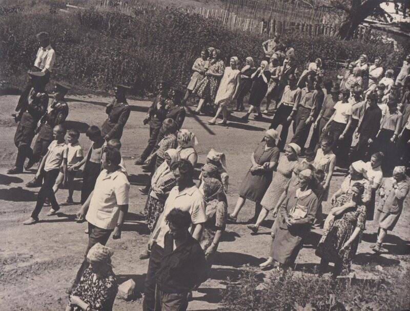 Фотография. Перезахоронение останков солдата Павла Антонова, жителя деревни Нижние Таволги, погибшего под Новгородом в 1942 году.