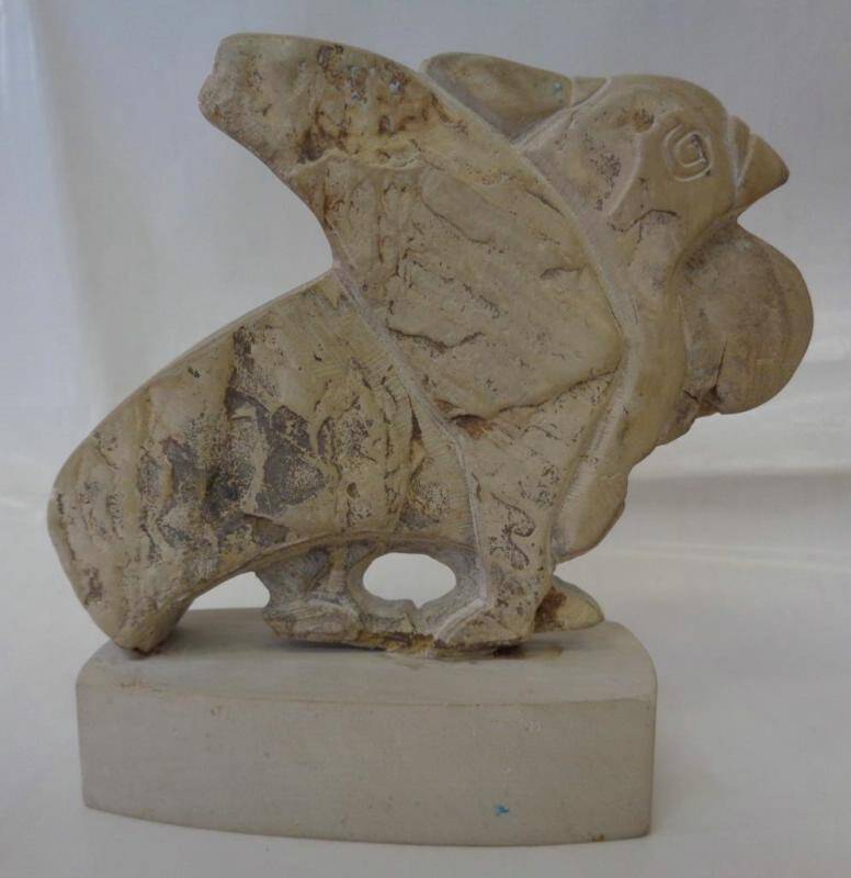 Скульптура Идущий голубь