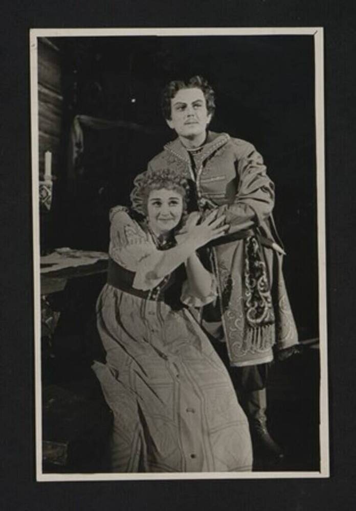 Фото Владимир Викторович Ивановский в роли Княжича (опера Чайковского «Чародейка»), 5 апреля 1958г. 