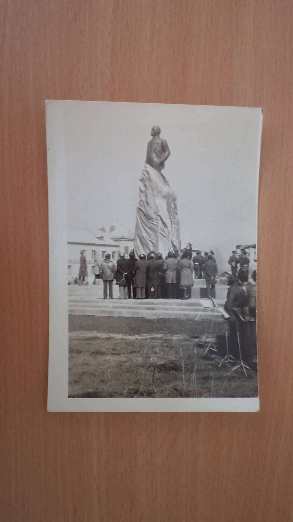 Фото ч/б Открытие памятника В.И. Ленину на центральной площади города