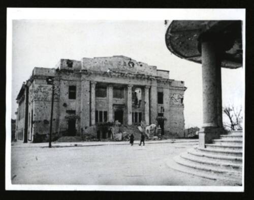 Фотография. Драмтеатр имени Горького, разбитый во время войны. 1943 г.