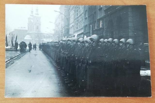Фотография. Парад войска польского около братского захоронения советских воинов г. Краков.
