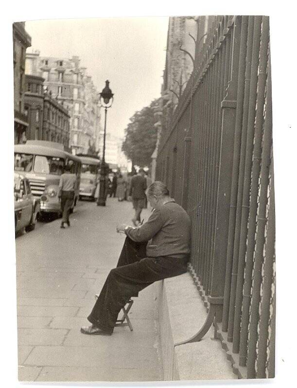 Фотография ч/б. Художник. Париж. 1956г.