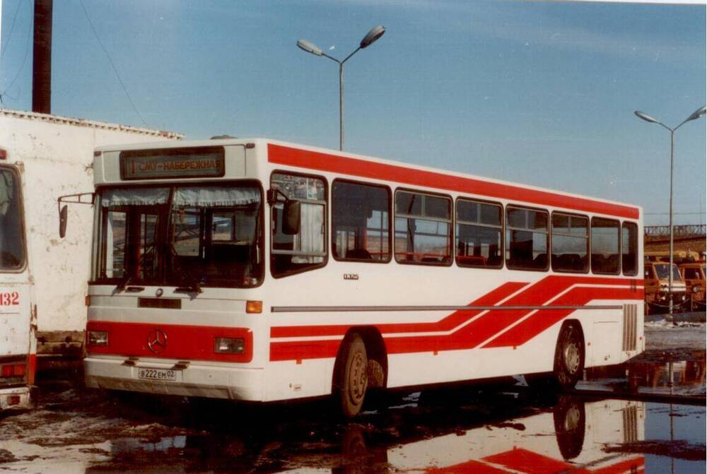 Фото. Автобус марки «Мерседес».