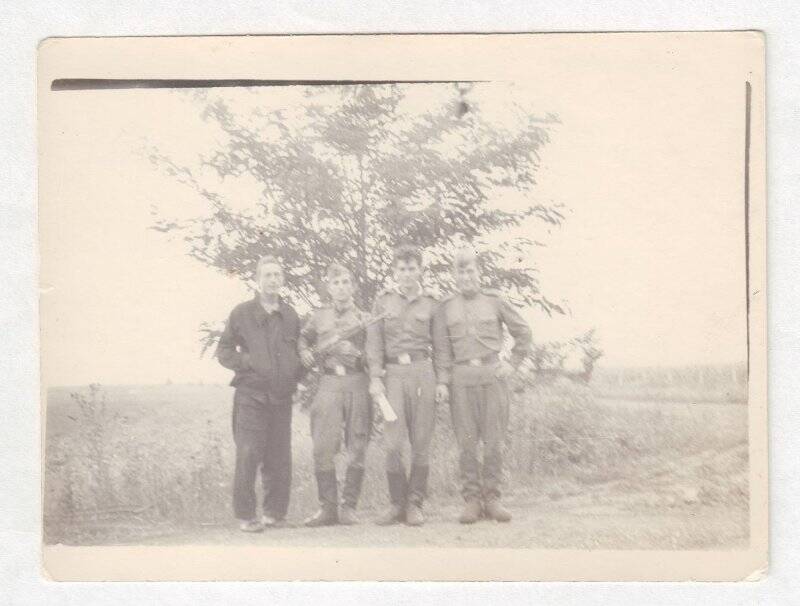 Фотография чёрно-белая «август 1964 год третий слева Симавский В.В.».