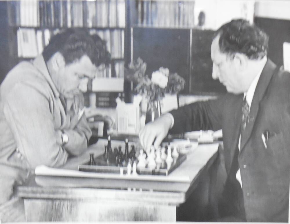 Два председателя за шахматами.