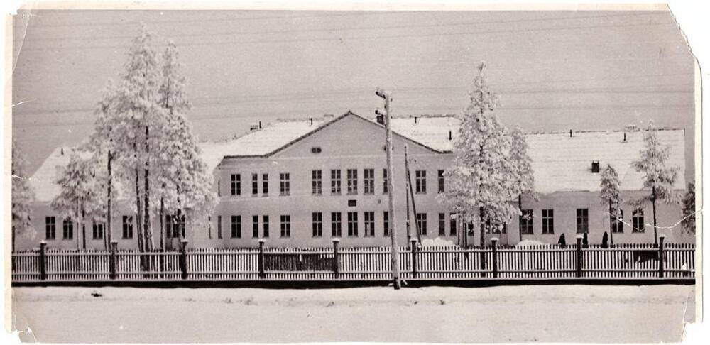 Фото черно-белое, видовое Главный корпус центральной районной больницы, г. Печора Коми АССР, 1959 г.