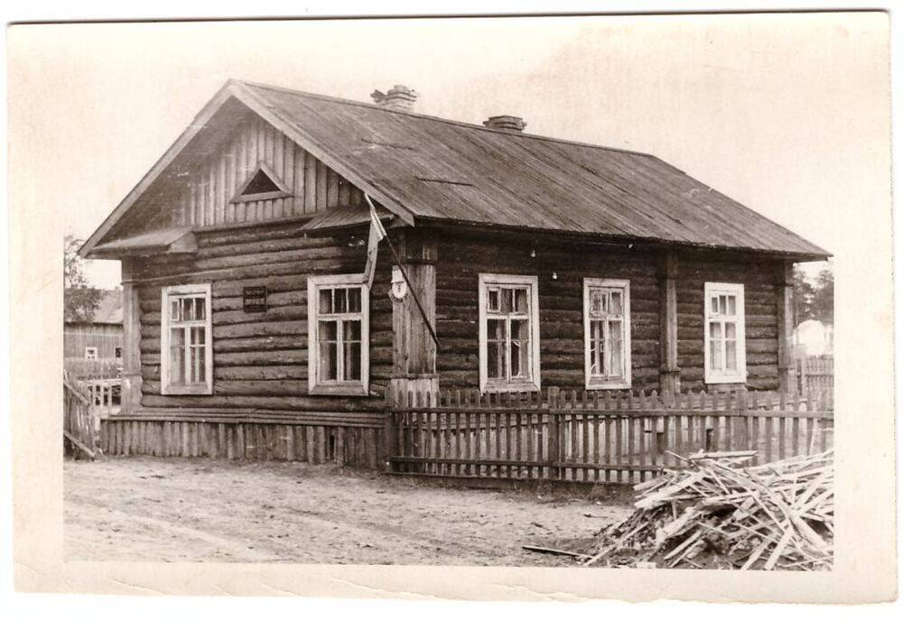 Фото черно-белое, видовое Здание поликлиники Печорской районной больницы, Коми АССР, 1957 г.