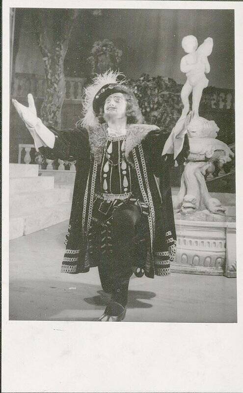 Фотография. Сцена из оперы П.И. Чайковского Иоланта. Король Рене.