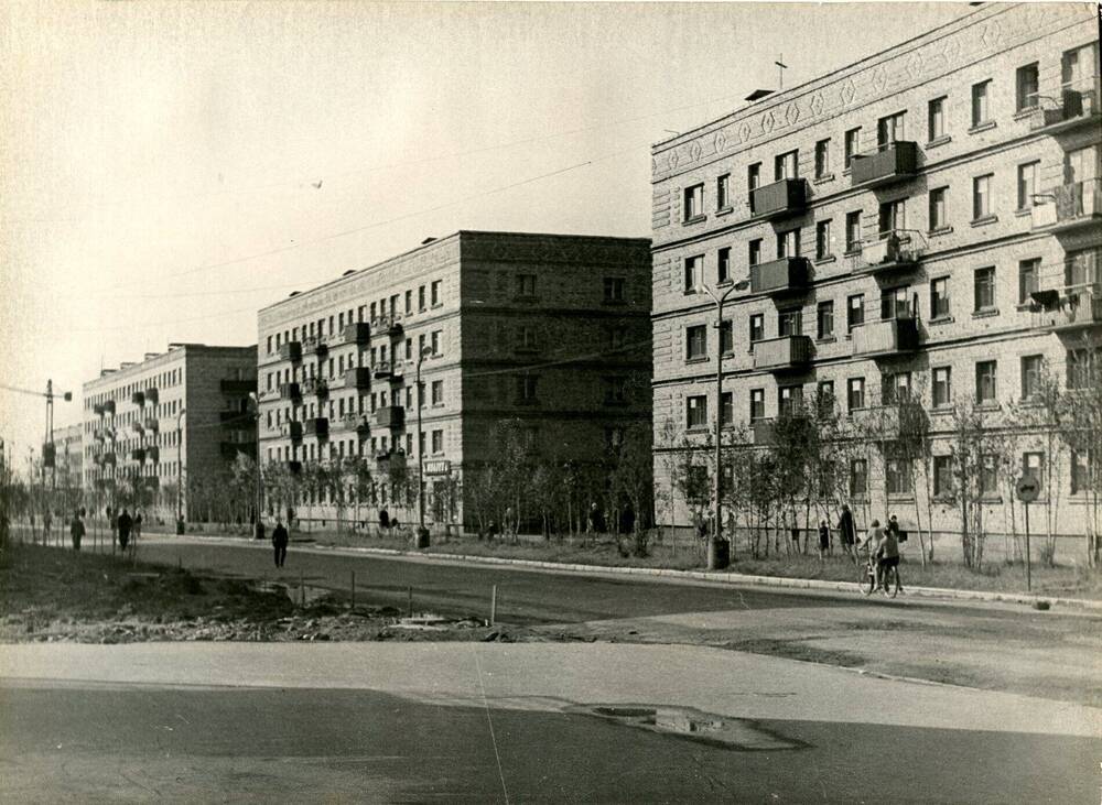 Фотография черно-белая Жилые пятиэтажные дома по улице Горького