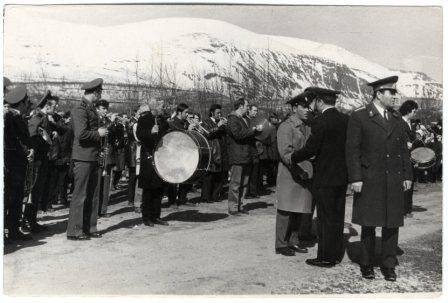 Фотография. Фото сюжетное. Демонстрация 9 Мая на 16 км г. Кировска.