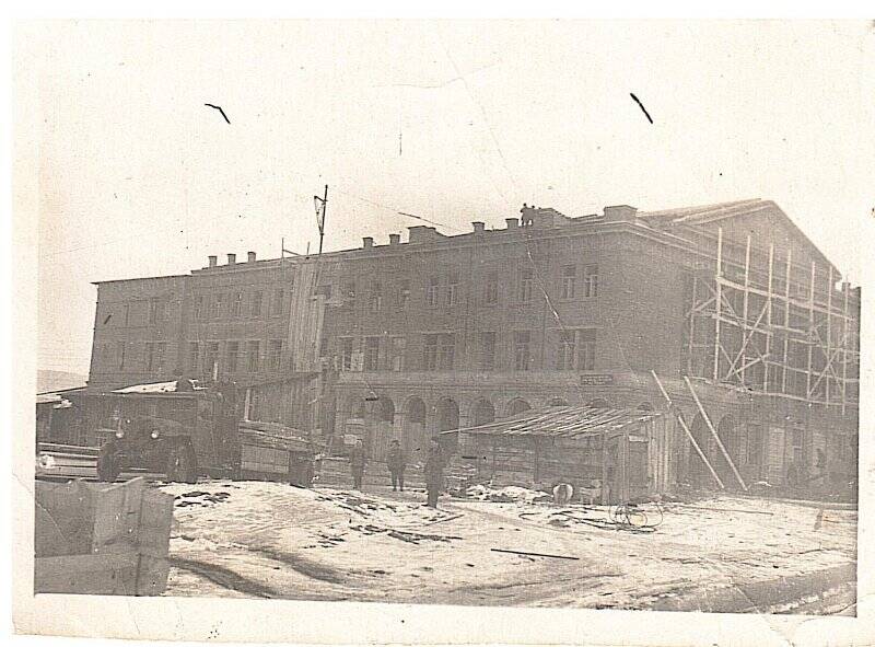 Фотография. Строительство Дворца культуры г.Усть-Катав 1950г.