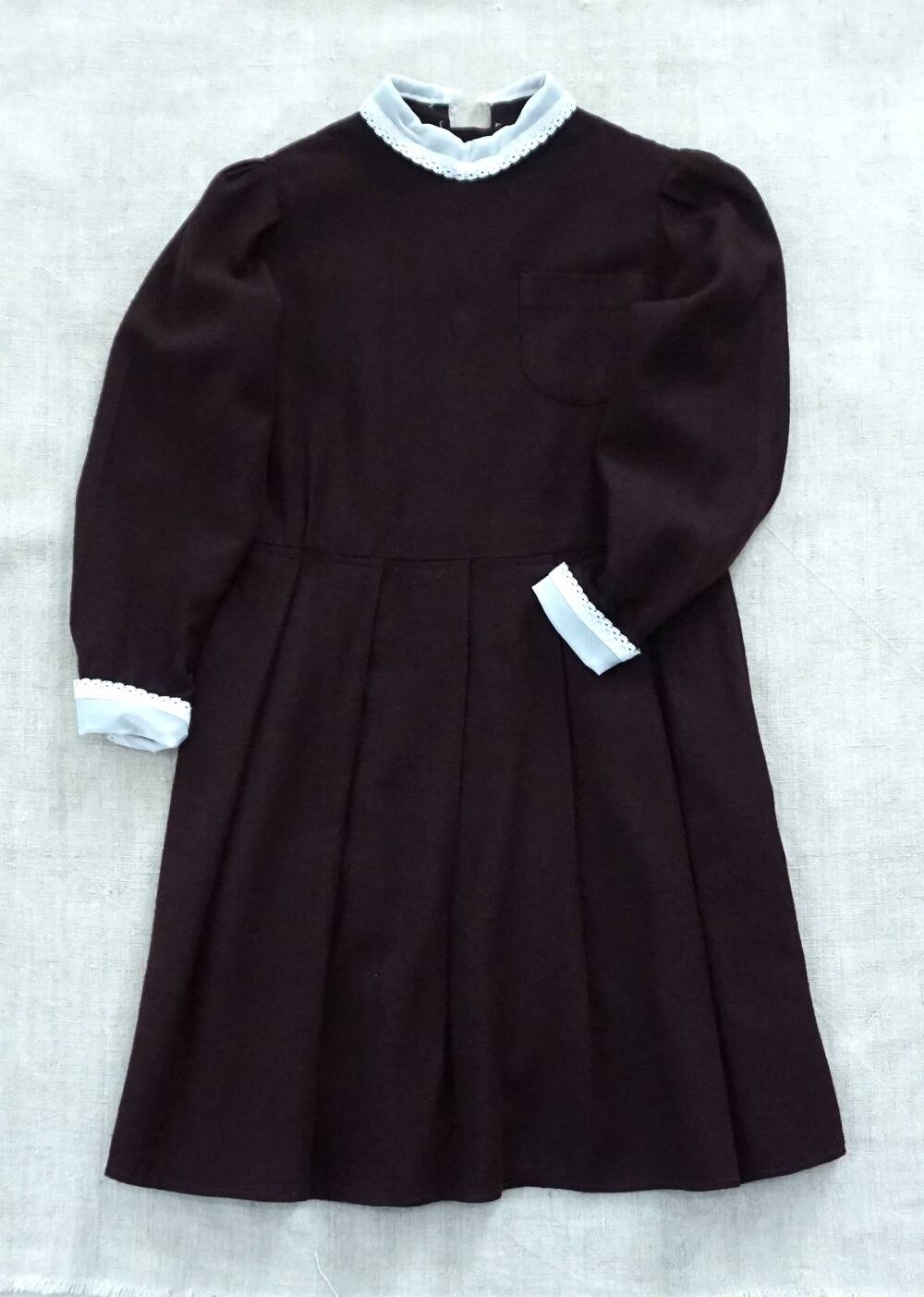 Платье школьное, форма 80-х годов с воротничком и манжетами