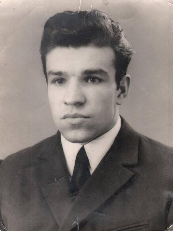 Фото ч/б. Ощепков А. Н., мастер спорта по боксу, директор спорткомплекса, тренер по боксу, год рождения 1949.