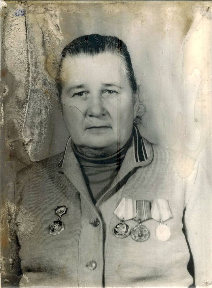 Фото Придворовой Анны Николаевны, участницы Великой Отечественной войны, фронтовой медсестры.