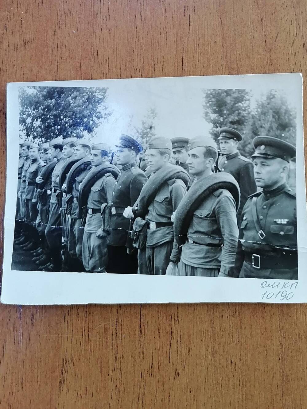 Фото глянцевое, черно-белое, групповое Шауляй начальник караула Гришенков  Николай Александрович