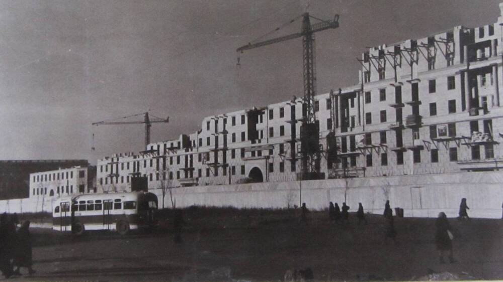 Фотография. Строительство 187 квартирного дома  на проспекте  им.Сталина. Сталинград. 29 октября 1952 года