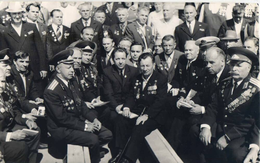 Фотография Встреча ветеранов 6 гв.т.бр. в г. Никополь в сентябре 1975г..